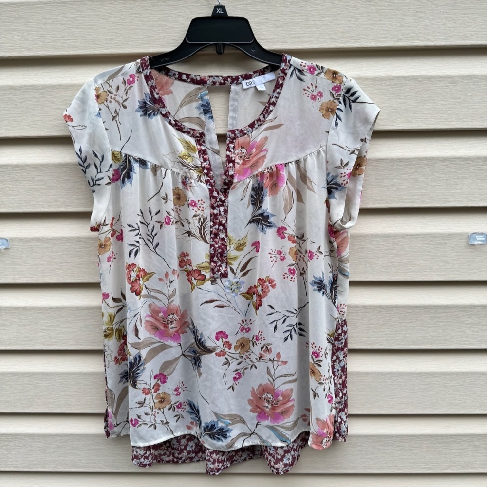 DR2 Womens Flowered Cap sleeve Blouse Size: L